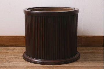 アンティーク雑貨　和製アンティーク　紫檀(シタン)材　珍品　円筒形　上質な造りの丸火鉢(手あぶり、木製火鉢)(R-042612)