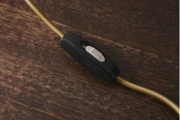 ヴィンテージ照明　オイルランプ型　ガラスシェードがおしゃれな真鍮製のテーブルランプ(デスクライト、卓上照明、ビンテージ)(R-042613)