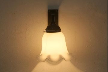 アンティーク照明　昭和初期　レトロな雰囲気が高まるフリルシェードのウォールランプ(壁掛け照明、ブラケットライト)(R-042614)