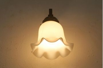 アンティーク照明　昭和初期　レトロな雰囲気が高まるフリルシェードのウォールランプ(壁掛け照明、ブラケットライト)(R-042614)