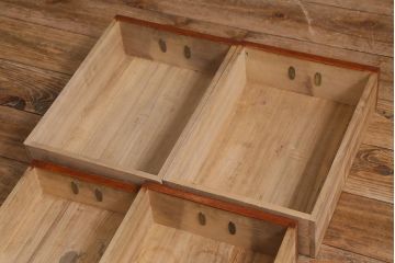 アンティーク家具　前面欅(ケヤキ)材　玉杢　倹飩扉付　漆塗りが美しい茶箪笥(戸棚、収納棚)(R-042619)