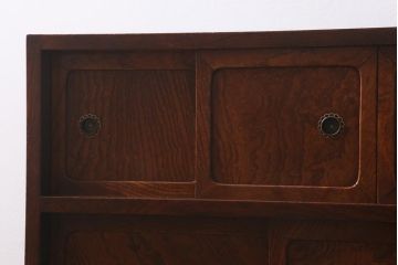 アンティーク家具　前面欅(ケヤキ)材　玉杢　倹飩扉付　漆塗りが美しい茶箪笥(戸棚、収納棚)(R-042619)