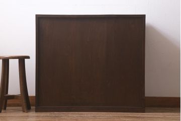 アンティーク家具　前面欅(ケヤキ)材　玉杢　倹飩扉付　漆塗りが美しい茶箪笥(戸棚、収納棚)(R-042619)