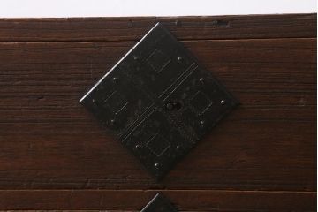 アンティーク家具　明治期　新潟産　上手物!　総桐材　金具が立派な刀箪笥(箪笥ローボード、ローチェスト、引き出し、桐箪笥、桐たんす)(R-042620)