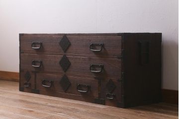 アンティーク家具　明治期　新潟産　上手物!　総桐材　金具が立派な刀箪笥(箪笥ローボード、ローチェスト、引き出し、桐箪笥、桐たんす)(R-042620)