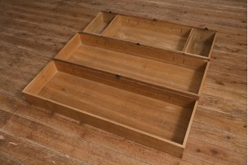 アンティーク家具　明治期　新潟産　上手物!　総桐材　金具が立派な刀箪笥(箪笥ローボード、ローチェスト、引き出し、桐箪笥、桐たんす)(R-042620)