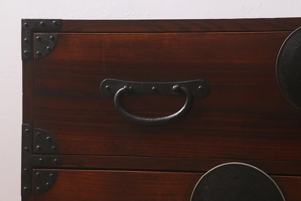 アンティーク家具　和製アンティーク　前面欅材・内部桐材　漆塗り　時代箪笥ローチェスト(ローボード、引き出し、タンス)(R-042621)