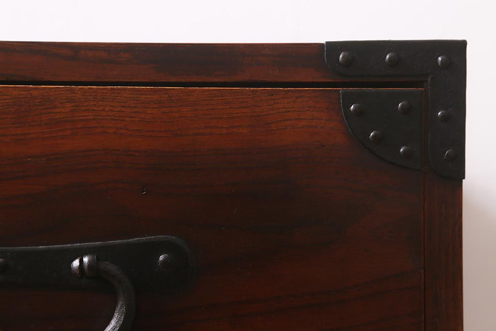 アンティーク家具　和製アンティーク　前面欅材・内部桐材　漆塗り　時代箪笥ローチェスト(ローボード、引き出し、タンス)(R-042621)