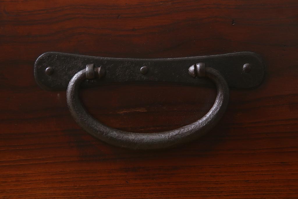 アンティーク家具　和製アンティーク　前面欅材・内部桐材　漆塗り　時代箪笥ローチェスト(ローボード、引き出し、タンス)(R-042621)