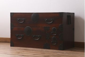 アンティーク家具　和製アンティーク　前面欅材・内部桐材　漆塗り　時代箪笥ローチェスト(ローボード、引き出し、タンス)(R-042621)