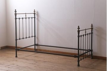 アンティーク家具　フランスアンティーク　シングルサイズ　真鍮　お洒落なアイアンベッドフレーム(R-042622)