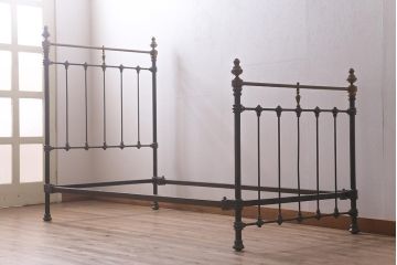 アンティーク家具　フランスアンティーク　シングルサイズ　真鍮　お洒落なアイアンベッドフレーム(R-042622)