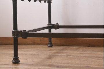 アンティーク家具　フランスアンティーク　シングルサイズ　真鍮　お洒落なアイアンベッドフレーム(R-042622)
