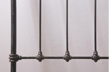 アンティーク家具　フランスアンティーク　シングルサイズ　真鍮　お洒落なアイアンベッドフレーム(R-042622)