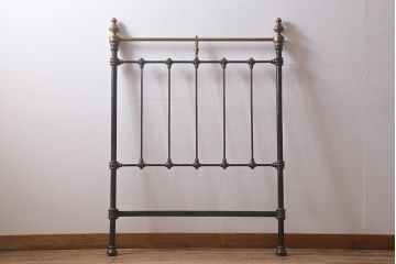 アンティーク家具　フランスアンティーク　シングルサイズ　真鍮　お洒落なアイアンベッドフレーム(R-042622)