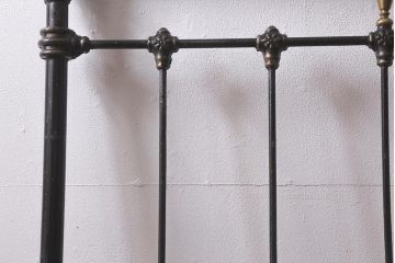 アンティーク家具　フランスアンティーク　シングルサイズ　真鍮　お洒落なアイアンベッドフレーム(R-042622)