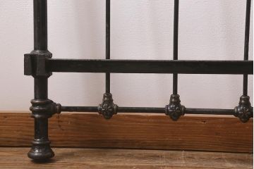 アンティーク家具　フランスアンティーク　シングルサイズ　真鍮　お洒落なアイアンベッドフレーム(R-042622)
