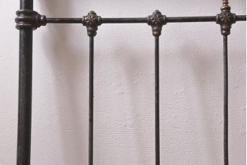 アンティーク家具　フランスアンティーク　シングルサイズ　真鍮　お洒落なアイアンベッドフレーム(R-042622)
