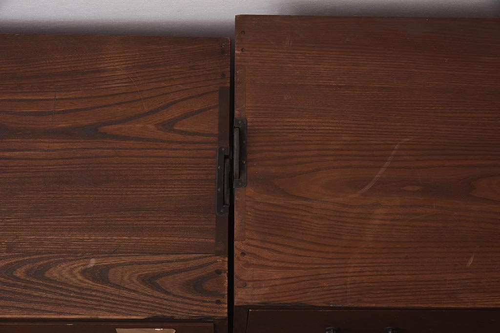 アンティーク家具　ケヤキ・桐・黒柿材　衣装盆付き　上手物の重ね衣装箪笥(和服箪笥、着物箪笥、収納箪笥、キャビネット)(R-042623)