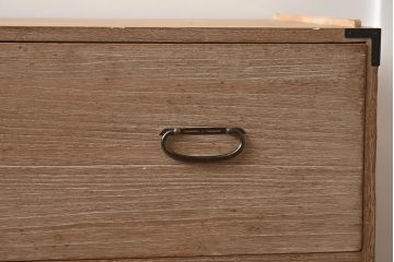 レトロ家具　昭和中期　桐材　引き出し2杯 シンプルな衣装箪笥(和タンス、ローチェスト、テレビ台、桐箪笥、桐たんす)(R-042624)