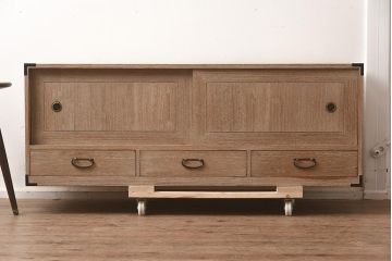 ビンテージ家具　桐材製　レトロテイストに仕上げられる収納箪笥のローボード(テレビ台、TVボード、桐箪笥、桐たんす)(R-042625)