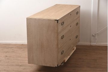 レトロ家具　昭和中期　桐材　引き出し3杯 シンプルな衣装箪笥(和タンス、ローチェスト、テレビ台、桐箪笥、桐たんす)(R-042626)