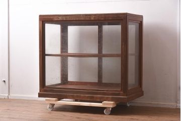 アンティーク家具　昭和レトロ　レリーフが魅力の小ぶりなガラスケース(ショーケース、陳列棚)(R-042628)