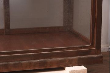アンティーク家具　昭和レトロ　レリーフが魅力の小ぶりなガラスケース(ショーケース、陳列棚)(R-042628)