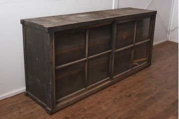 アンティーク家具　木製　ディスプレイを楽しめるシンプルなガラス戸棚(サイドボード)(R-042630)