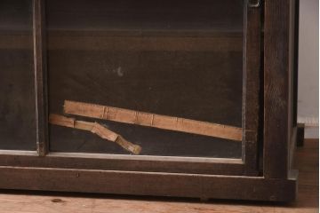 アンティーク家具　木製　ディスプレイを楽しめるシンプルなガラス戸棚(サイドボード)(R-042630)