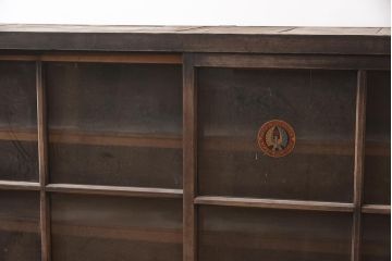 アンティーク家具　木製　ディスプレイを楽しめるシンプルなガラス戸棚(サイドボード)(R-042630)