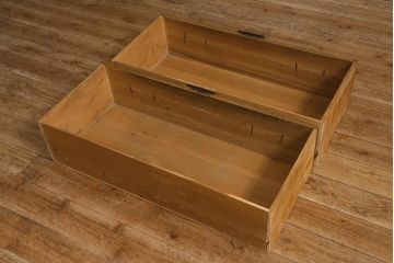 アンティーク家具　和製アンティーク　脚付きリメイク　味わい深い佇まいの箪笥ローボード(衣装箪笥、チェスト、テレビ台、リビングボード)(R-042631)