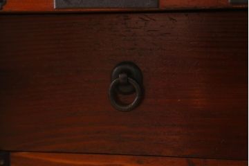 アンティーク家具　美品　昭和初期　脚付きリメイク　漆塗り　丸金具が存在感を放つ箪笥ローボード(衣装箪笥、チェスト、引き出し、リビングボード)(R-042632)