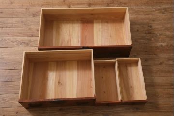 アンティーク家具　美品　昭和初期　脚付きリメイク　漆塗り　丸金具が存在感を放つ箪笥ローボード(衣装箪笥、チェスト、引き出し、リビングボード)(R-042632)
