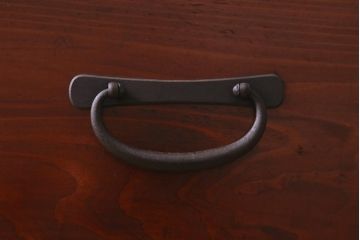 アンティーク家具　美品　昭和初期　脚付きリメイク　漆塗り　丸金具が存在感を放つ箪笥ローボード(衣装箪笥、チェスト、引き出し、リビングボード)(R-042632)
