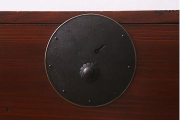 アンティーク家具　美品　昭和初期　脚付きリメイク　漆塗り　丸金具が存在感を放つ箪笥ローボード(衣装箪笥、チェスト、引き出し、リビングボード)(R-042632)