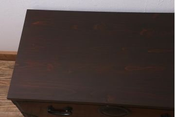 アンティーク家具　明治期　天板リメイク　前面欅(ケヤキ)材　凝った金具の意匠が目を引く箪笥ローボード(衣装箪笥、チェスト、引き出し、リビングボード)(R-042633)