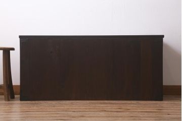 アンティーク家具　明治期　天板リメイク　前面欅(ケヤキ)材　凝った金具の意匠が目を引く箪笥ローボード(衣装箪笥、チェスト、引き出し、リビングボード)(R-042633)