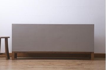 ラフジュ工房オリジナル　ペイント　脚付き　古材リメイク　前板ラワン古材・ヒノキ無垢材　数字プレート・ネームプレート付きの下駄箱(収納棚、ロッカー、マス目棚)(R-042634)