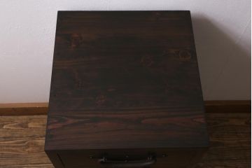 ラフジュ工房オリジナル　古金具リメイク　前板栗材　ヒノキ材　脚付き　サイドチェストにも使える便利な小引き出し(小物収納、サイドチェスト)(R-042636)