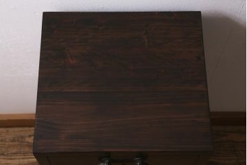 ラフジュ工房オリジナル　古金具リメイク　前板栗材　ヒノキ材　脚付き　サイドチェストにも使える便利な小引き出し(小物収納、サイドチェスト)(R-042637)