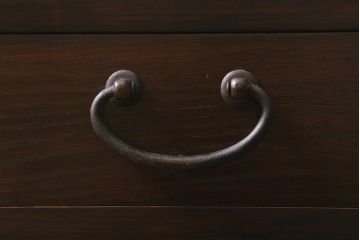 ラフジュ工房オリジナル　古金具リメイク　前板栗材　ヒノキ材　脚付き　サイドチェストにも使える便利な小引き出し(小物収納、サイドチェスト)(R-042637)