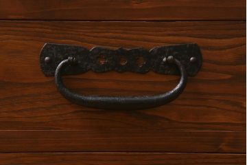 ラフジュ工房オリジナル　古金具リメイク　前板栗材　ヒノキ材　レトロな雰囲気が魅力的な小引き出し(小物収納、サイドチェスト)(R-042638)