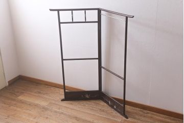 アンティーク雑貨　昭和中期　フック付き　和の風情あふれる二つ折り衣桁(ハンガーラック、着物掛け)(R-042642)