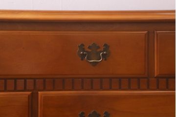 中古　横浜ダニエル(daniel)　アーリーアメリカン　A-104横長整理タンス　エレガントな佇まいが魅力のチェスト(定価約50万円)(引き出し)(R-042647)