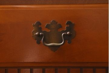 中古　横浜ダニエル(daniel)　アーリーアメリカン　A-104横長整理タンス　エレガントな佇まいが魅力のチェスト(定価約50万円)(引き出し)(R-042647)