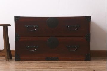 アンティーク家具　和製アンティーク　前面欅材・内部桐材　漆塗り　時代箪笥ローチェスト(ローボード、引き出し、タンス)(R-042650)