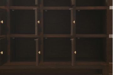 ラフジュ工房オリジナル　3×5マス　古材リメイク　ラワン古材　ネームプレート付きのマス目棚・右開き(収納棚、ロッカー、下駄箱)(R-042652)