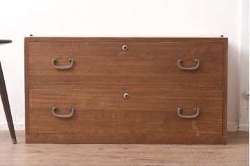 レトロ家具　昭和中期　桐材　引き出し2杯　素朴な佇まいが魅力の衣装箪笥(引き出し、ローチェスト)(R-042656)