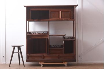 ヴィンテージ家具　紫檀材　品のある佇まいが魅力の飾り棚(茶棚、収納棚、戸棚、ビンテージ)(R-042659)